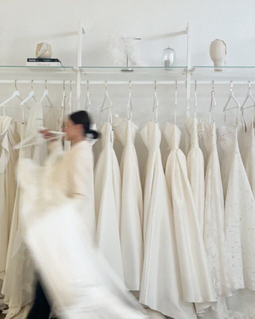 OPEN DOOR 

heute der 9.12.25 ist der letzte Stöbertag in diesem Jahr!
Wenn du gerne den Store und uns kennen lernen möchtest… dann ist es heute die letzte Möglichkeit in 2025 - 
16Uhr-19Uhr bin ich heute für euch im Store.

Zwischen den Feiertagen haben wir lediglich am 27.12.25 geöffnet, dann begeben wir uns in eine kleine Pause und genießen einige Tage frei, es geht erst wieder am 3. Januar’26 dann wieder los mit Anproben. 

für Alle Brides 2026 die noch nicht fündig geworden sind, euch kann ich nur Raten sichert Euch euren Anprobetermin❤️

wir freuen uns sehr auf alle Momente die wir mit euch erleben dürfen und Teil eurer Bridaljourney sein dürfen.