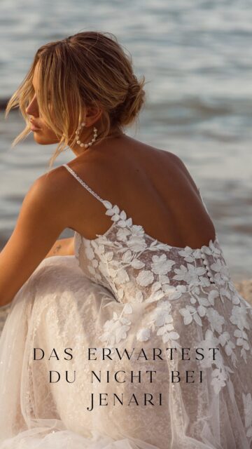 Was man bei Jenari weniger erwartet ist…?! 

VIELFÄLTIGKEIT
wir haben eine grosse Auswahl an schlichten Brautkleidern, aber auch die romantischen Bräute finden hier eine vielfältige Auswahl an fließenden Alinen, ob Tüll, Chiffon oder Satin mit außergewöhnlichen Spitzen. Und ihr könnt sogar bei der Farbe oder vereinzelten Elementen wie Ärmel, Ausschnitttiefe etc. mit entscheiden. 
Bedeutet noch mehr Möglichkeiten. 

wir freuen uns sehr darauf, gemeinsam mit euch in unseren Brauthimmel einzutauchen und euer ganz besonderes Kleid zu finden.