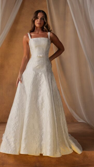 NORMANDY

dreamy floral mikadosatin meets trendy dropwaist and multiple look possibility, because of detachable straps and belt.

what is your fav?